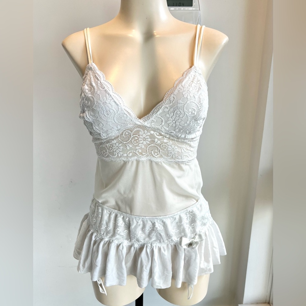 Vintage Lingerie set White Lace Bralette Scalloped Edge & Garter skirt with Bow